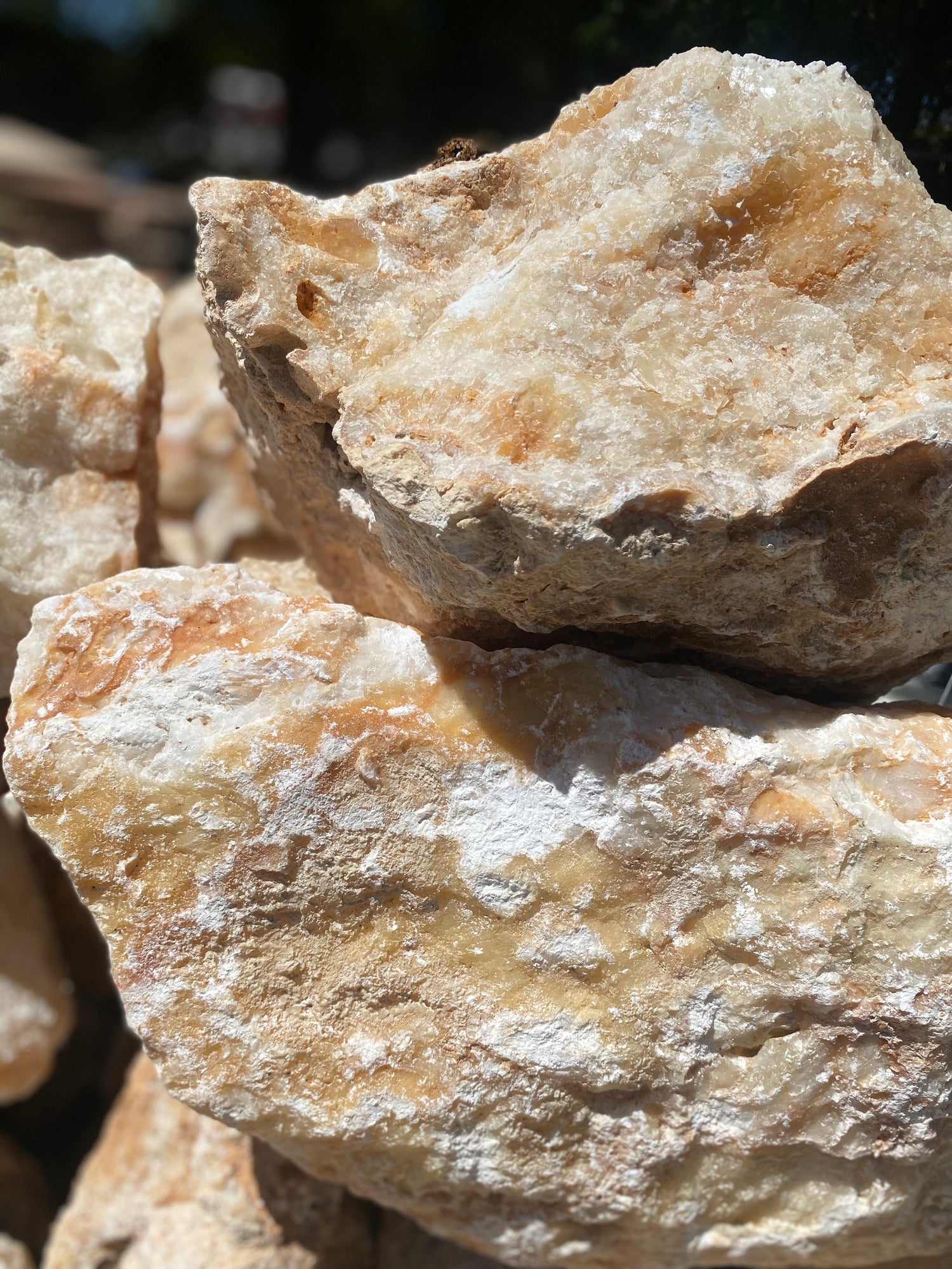Accent Boulders Amber Gold